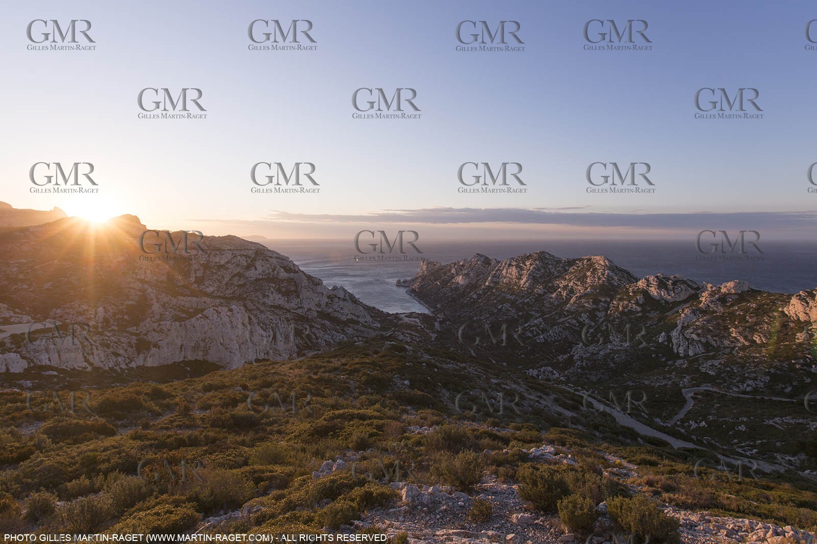 05 03 2015, Marseille (FRA,13), Col de Sormiou, Marseilles as seen from Sormiou pass