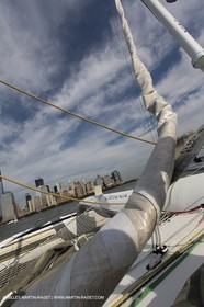 05 07 2012 - New York (USA) - Ocean Krys Race - Speed runs in fornt of NY city