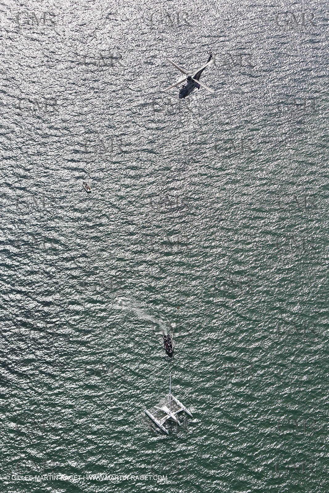 08 10 10 - St Sulpice (SUI) - Hydroptere.ch touches water