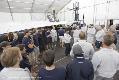 08 11 2009 - San Diego (USA, CA) - 33rd America's Cup - BMW ORACLE Racing - Wing revealed