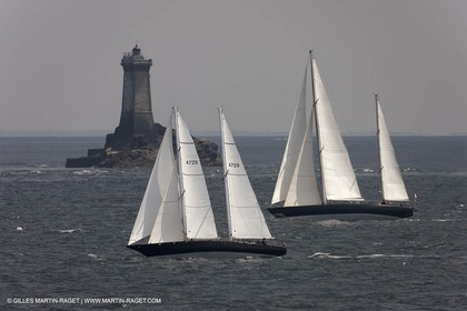 19 05 2010- Sein - (FRA,56)  -  Pen Duick III et Pen Duick VI dans le raz de Sein