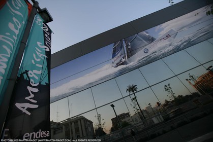 17 04 2007-Valencia (Spain)- 32nd America's Cup - Louis Vuitton Cup - RR1 - Day 2 - BMW ORACLE Racing