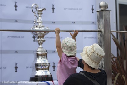03 08 2010 - Cowes (UK, IOW) - The 1851 Cup -  BMW ORACLE Racing - Day 1