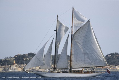 Classic Yachts, Weatherbird