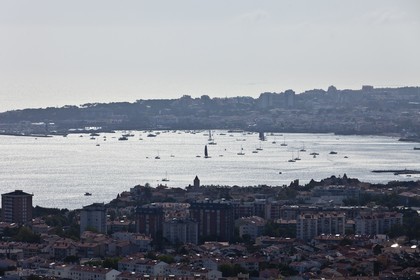 19 03 2011- Auckland (NZL) - 34th America's Cup - AC45 - Emirates Team New Zealand training in a breeze