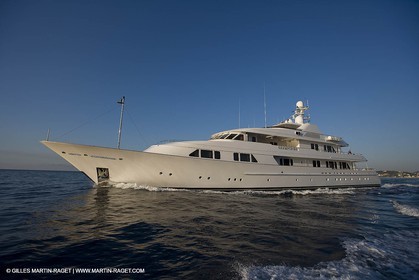 28 07 2007 - St Jean Cap Ferrat - SuperYachts - Motor Yachts - Hampshire