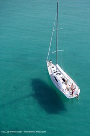 Monocoque de croisiere au mouillage