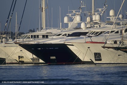 Motor Yachts, Super Motor Yachts
