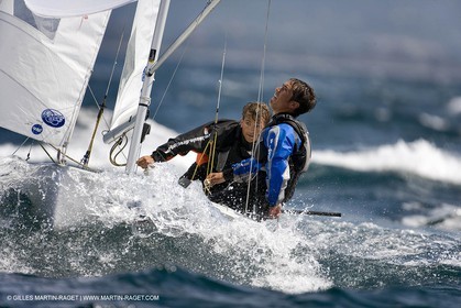27 04 2007 - Semaine Olympique Française 2007 - Hyères - Jour 6 - Medal Race - Team France - 470 Homme - Leboucher-Garos