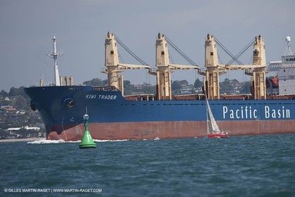 23 01 2009 - Auckland (NZL) - Louis Vuitton Pacific Series - BMW ORACLE Racing - Tuning up onboard Emirates Team New Zealand yacht