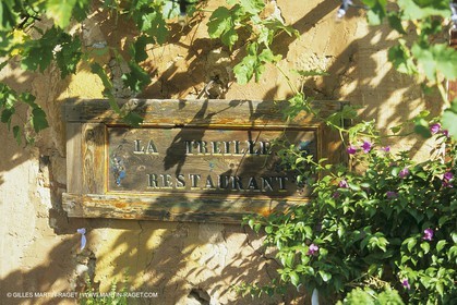 France, Provence, Villages du Luberon, détails, vieilles pierres, portes, toitures