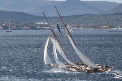 28 09 2022? Saint-Tropez,(FRA,83), Les Voiles de Saint-Tropez 2022 Régate N° 2 poup les modernes, navigation libre pour les grandes goélettes