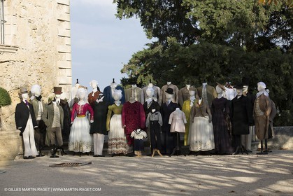 31 10 2013 - Ansouis (FRA,84) - Chateau d'Ansouis - Costumes de l'exposition Habits d'hommes