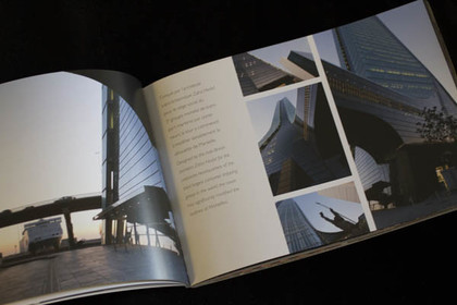 De Marseille en Provence version compacte, Edition Eanna, 15cmx21 cm, 90 pages, 136 photos de Gilles Martin-Raget, Textes Français-Anglais de Philippe Carrese, Vente en ligne sur www.martin-raget.com (15 € + port)