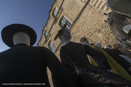 31 10 2013 - Ansouis (FRA,84) - Chateau d'Ansouis - Costumes de l'exposition Habits d'hommes