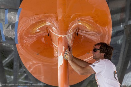 08 11 2014, Capetown (ZAF), Volvo Ocean Race 2014-15, Team Alvimedica, Nursing the boat
