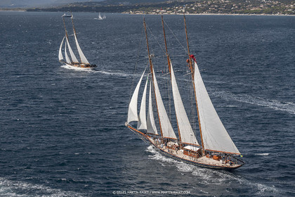 28 09 2022? Saint-Tropez,(FRA,83), Les Voiles de Saint-Tropez 2022 Régate N° 2 poup les modernes, navigation libre pour les grandes goélettes