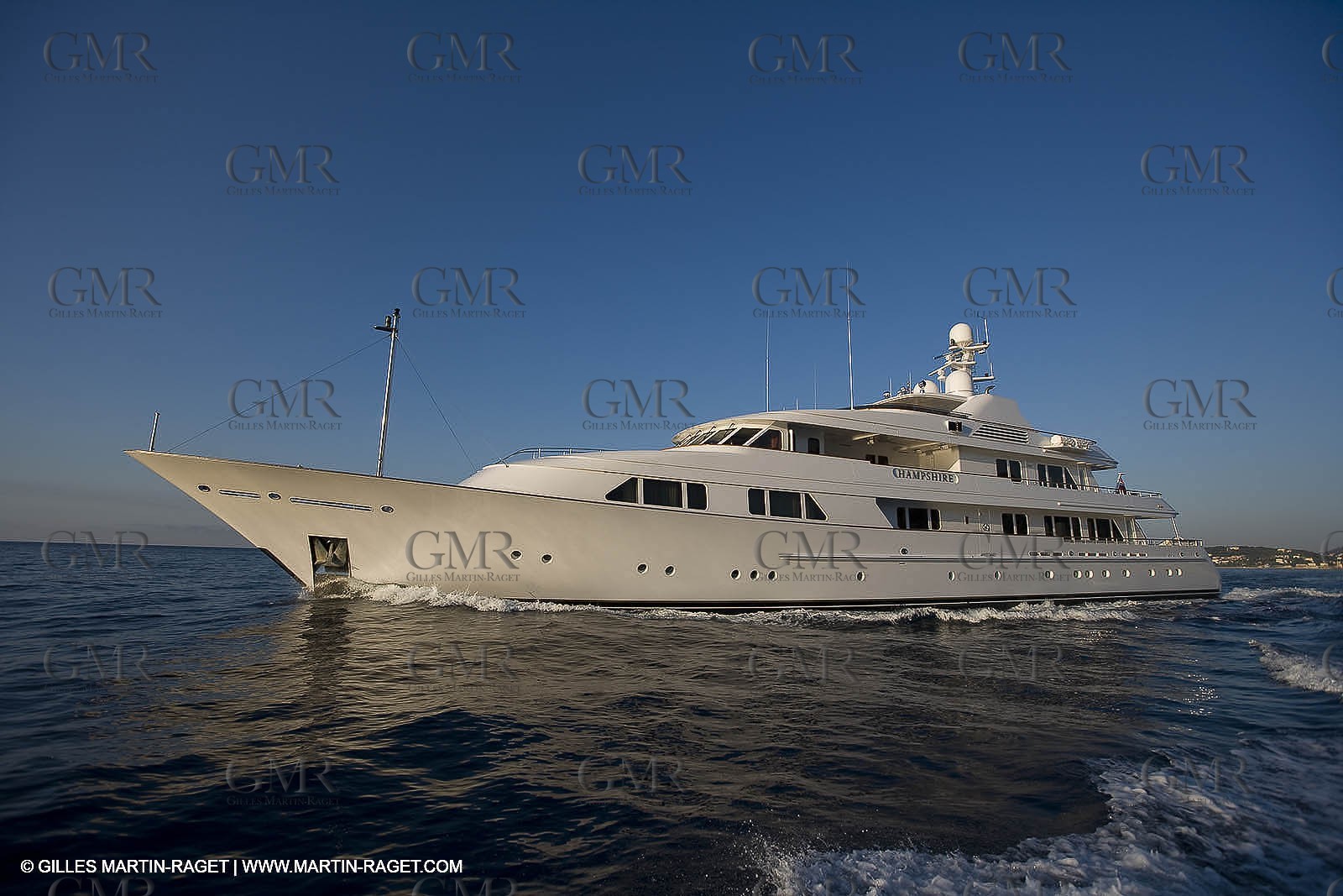 28 07 2007 - St Jean Cap Ferrat - SuperYachts - Motor Yachts - Hampshire