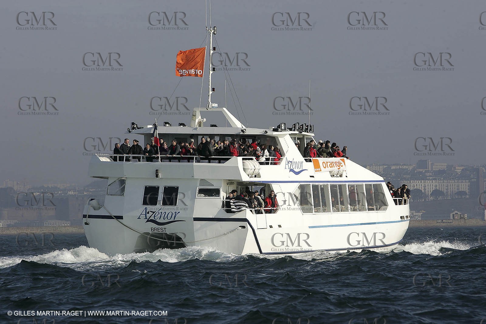 Orange II - 2005 Jules Verne Trophy finish - Brest - On shore - Public