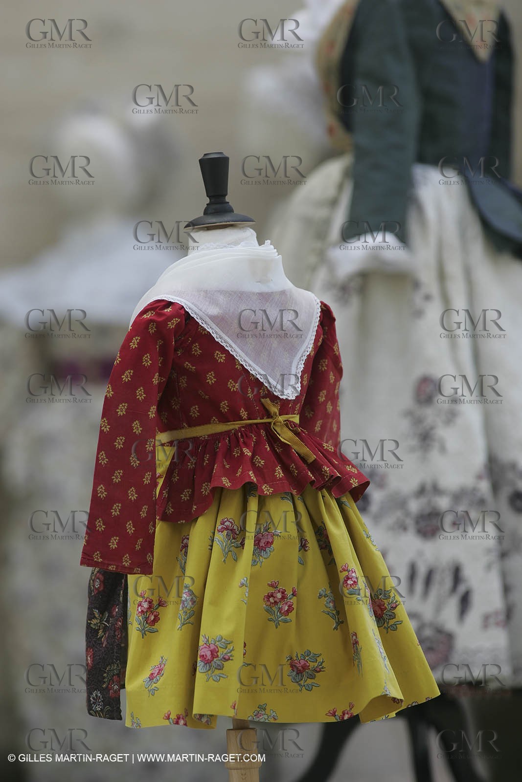 May 2004 - La Tour d'Aigues (FRA, 84) - Old costumes for women of the South exhibition