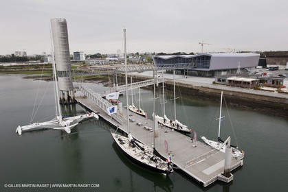 19 05 2010- Lorient- (FRA,56)  - les cinq Pen Duick et l'Hydroptère devant la Cité de la Voile Eric Tabarly