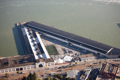05 01 2011 - San Francisco (USA, CA) - 34th America's Cup - San Francisco waterfront - Piers 27-29 (triangle shape)