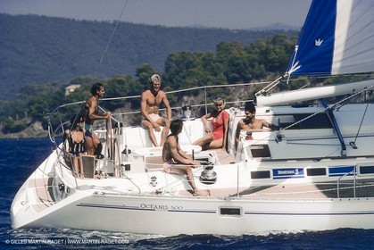 Voile, croisière, personnages