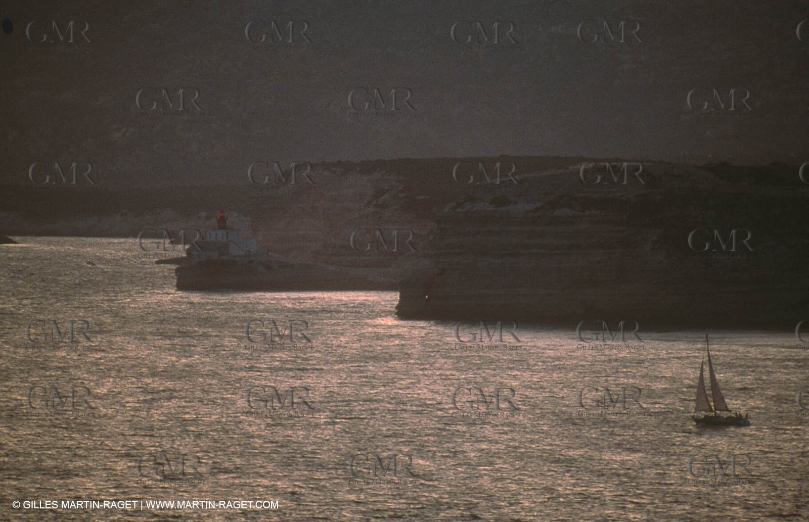 Crusing monohull sailing