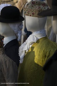 31 10 2013 - Ansouis (FRA,84) - Chateau d'Ansouis - Costumes de l'exposition Habits d'hommes