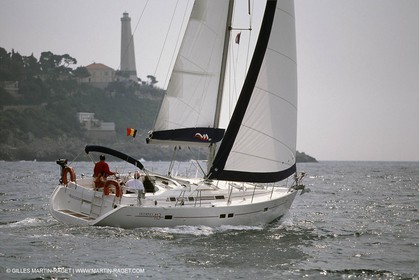 Crusing monohull sailing