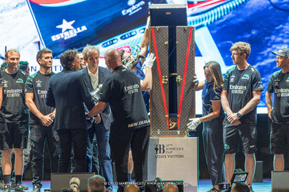 19 10 2024, Barcelona (ESP), Louis Vuitton 37th America's Cup, Final Match, Race Day 6 , Prizegiving