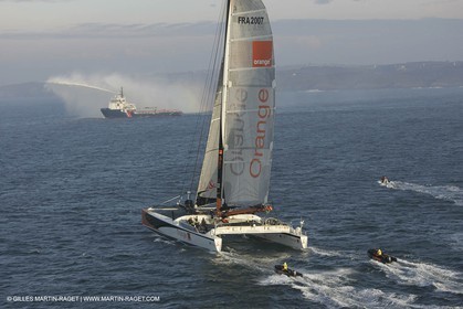 Orange II - 2005 Jules Verne Trophy finish in Brest - At sea