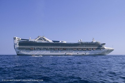 Paquebots, liners, cruise ships