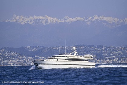 Powerboating, super Yachts
