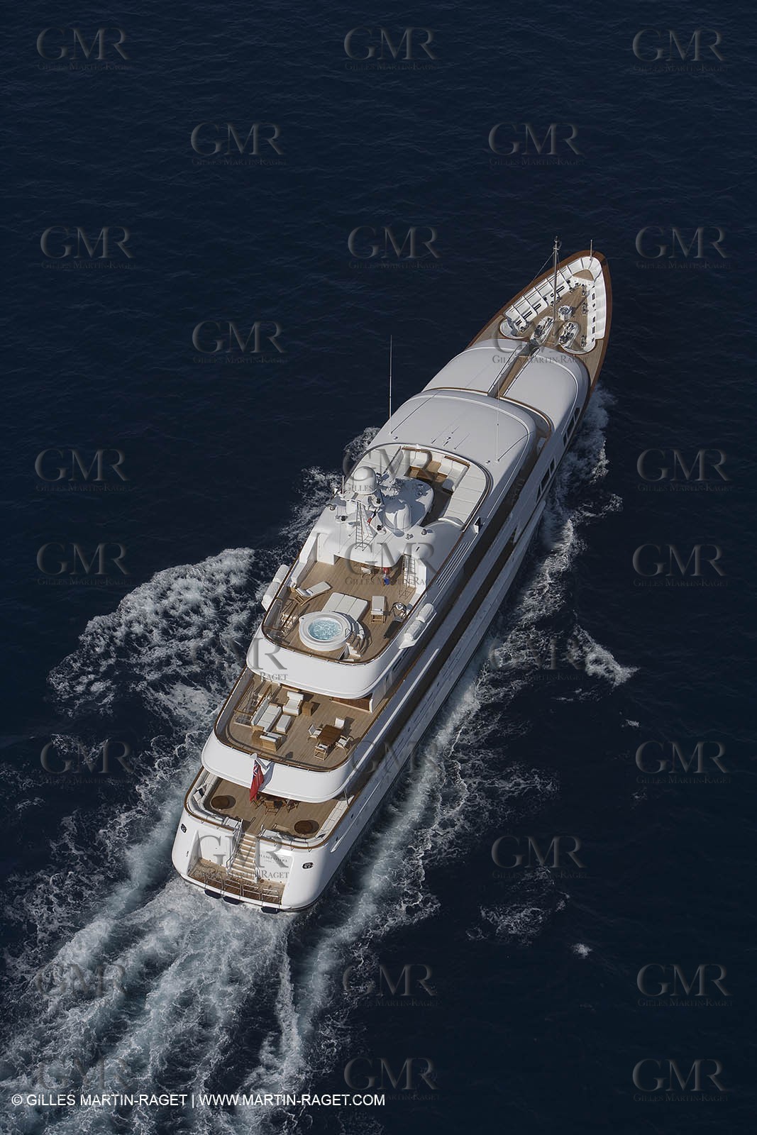 28 07 2007 - St Jean Cap Ferrat - SuperYachts - Motor Yachts - Hampshire