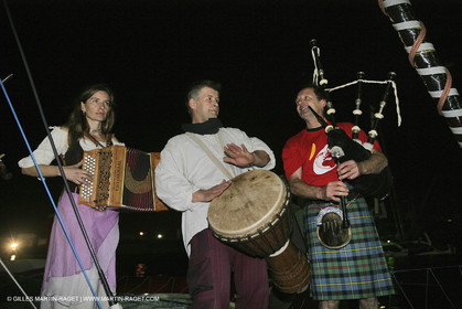 27 10 2006 - Saint Malo (FRA) - Route du Rhum 2006 - Thomas Coville - Sodeb'O - Lock passage