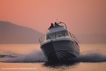 Powerboats, cruising