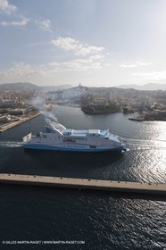 14 01 2012 - Marseille (FRA,13) - Compagnie La Méridionale - le Piana devant Marseille et les Calanques