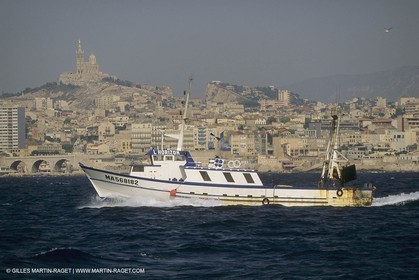 Pêche, barques, pointus, pêcheurs
