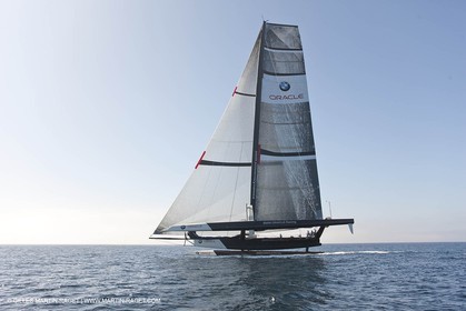 03 11 2009 - San Diego (USA, CA) - 33rd America's Cup - BMW ORACLE Racing - - BOR 90 dismasts when Trialing off San Diego