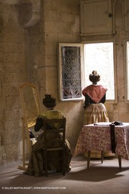 04 03 2007 - Arles - Queen of Arles and her assistants - winter costume trials