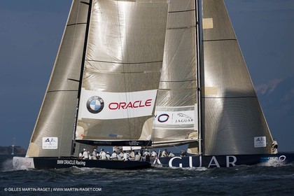 04 08 2010 - Cowes (UK, IOW) - The 1851 Cup -  BMW ORACLE Racing - Day 2.