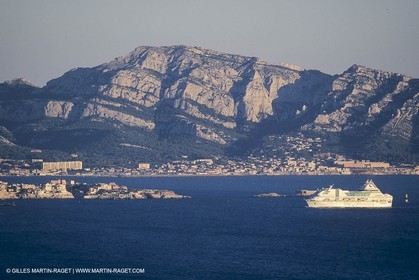 Paquebots, liners, cruise ships