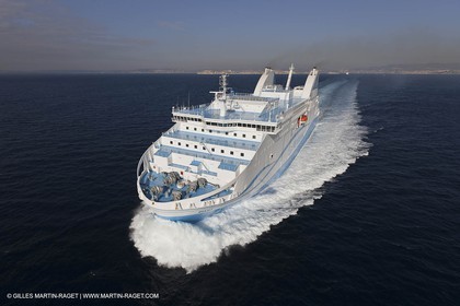 14 01 2012 - Marseille (FRA,13) - Compagnie La Méridionale - le Piana devant Marseille et les Calanques