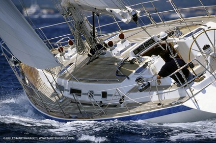 Crusing monohull sailing