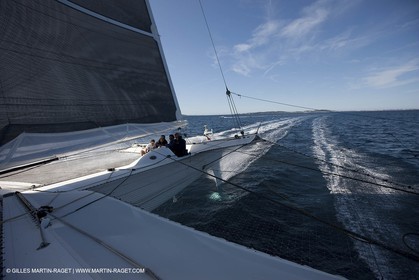 Samedi 5 septembre 2009 - Hyères (FRA, 83) - L'Hydroptère bat le record du monde de vitesse avec un run à 51,36 knts (sous réserve de ratification par le WSSRC)
