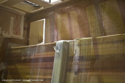 22 01 2008 - La Ciotat (FRA, 13) - Construction du catamaran de croisière Nahema au chantier H2X - Stratification des cloisons des modules