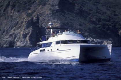 Motor boat running