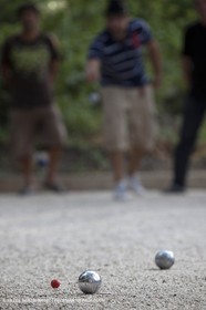 04 09 2010 - Saint Rémy de Provence (FRA,13) -Une pPartie de pétanque