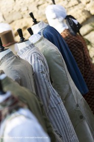 31 10 2013 - Ansouis (FRA,84) - Chateau d'Ansouis - Costumes de l'exposition Habits d'hommes